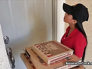 Chinese newborn produces pizza with the addition of gets come into possession of a triumvirate